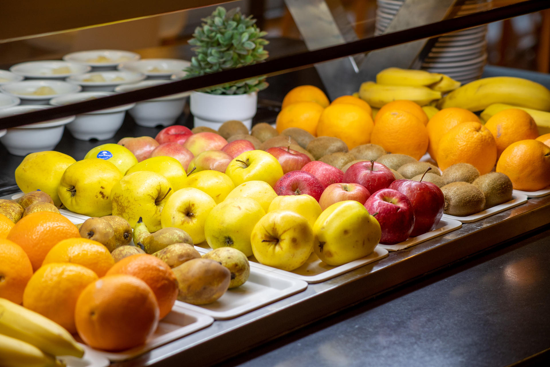 bananas, apples, pears, oranges and kiwis